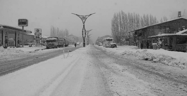 Hizan'da 69 köy yolu ulaşıma kapandı