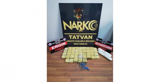 Tatvan'da 19 kilo eroin, 2 buçuk kilo metamfetamin ele geçirildi