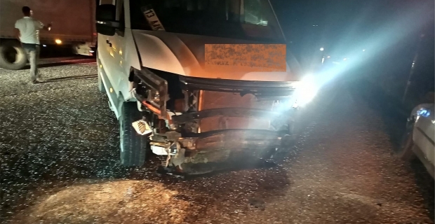 Tatvan'da feci kaza: Minibüs sürüye çarptı, 40 koyun öldü!