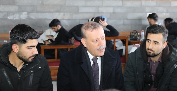 BEÜ Rektörü Elmastaş'tan öğrencilerle kantin buluşması