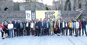 Bitlis kitap fuarı Ahmet Arif şiirleriyle sona erdi