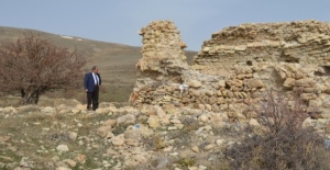 Adilcevaz’daki 600 yıllık kilise ile Kef Kalesi turizme kazandırılacak