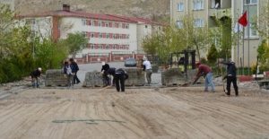 Adilcevaz’da kilitli parke taşı çalışmaları başladı