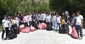 Tatvan'lı öğrenciler Nemrut'ta temizlik yaptı