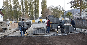Tatvan'da kilitli taş parke yol yenileme çalışmaları devam ediyor