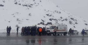 Tatvan’da trafik kazası: 1 ölü 3 yaralı!